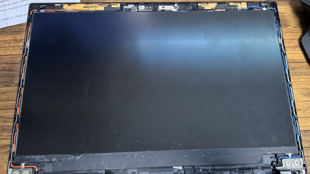 T14GTen2AMD 前面ベゼル分離画像