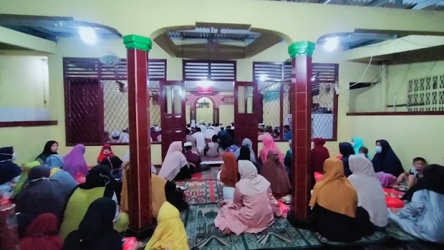 Santri Iqra dan Qur'an Mushollah Al-Hidayah Pabuaran Jatirangon Gelar Maulid Nabi Muhammad SAW