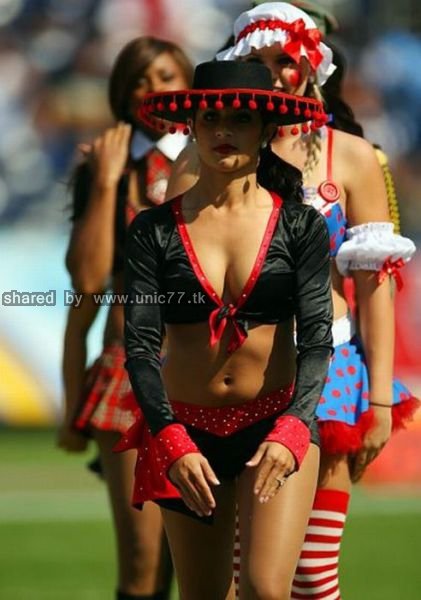 cheerleaders_at_halloween_640_07.jpg (421×600)