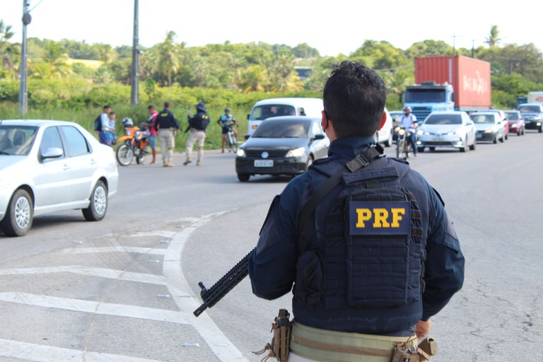 PRF intensificou as fiscalizações durante operação Dia do trabalho — Foto: Site baixojaguaribe