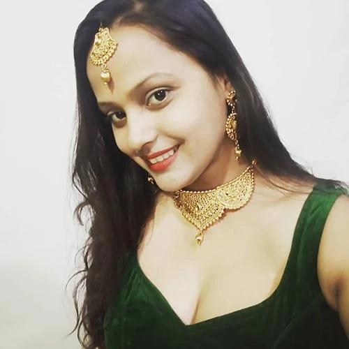 Priti Maurya cleavage hot bhojpuri actress sundara bhabhi