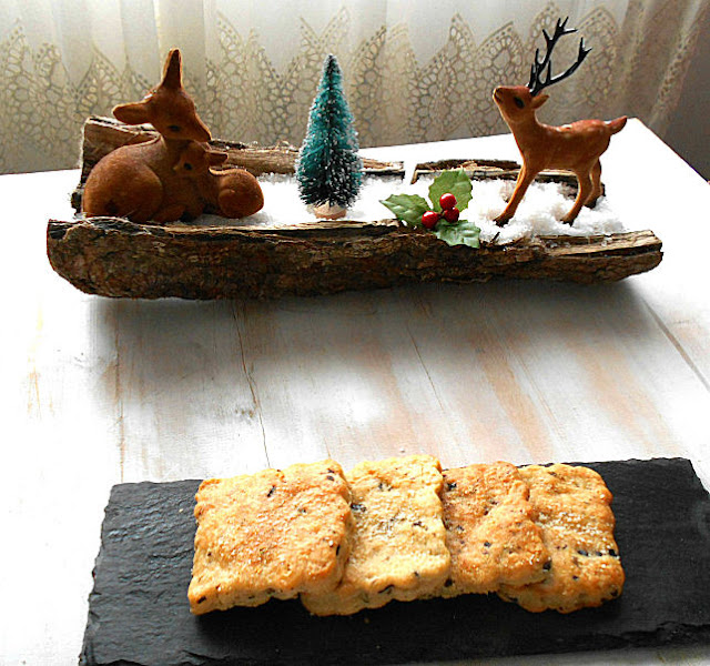 bolachas de parmesao azeitonas e oregaos