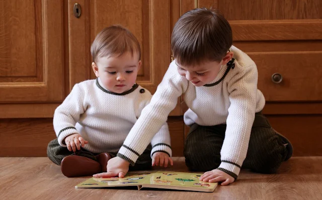 Prince Francois and Prince Charles wore a crew-neck knit jumper by Tartine Et Chocolat. Prince Guillaume and Princess Stephanie