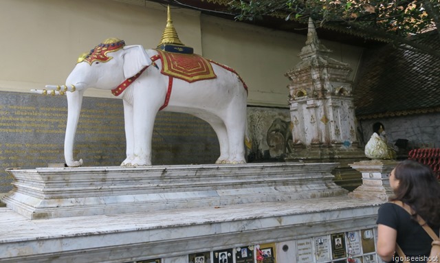 Statue of a white elephant.