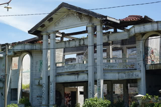 SUARA SAHABAT: Rumah Hantu Darmo Surabaya