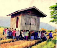 Interaksi sosial adalah hubungan timbal balik antarindividu, individu 