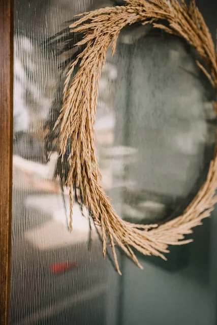 minimalist fall wreath