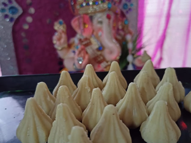 KAJU MODAK
