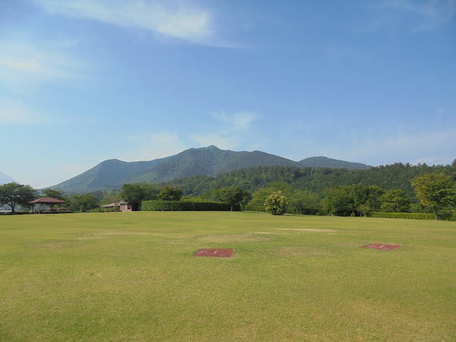 仁王堂公園の芝生け広場