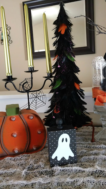 Get some Halloween decoration inspiration!  By choosing a color scheme, decorating for Halloween is easy!