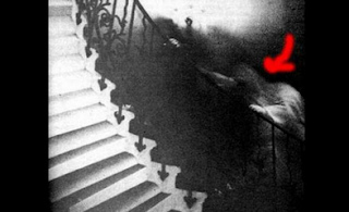 Hantu Perempuan Bermata Bolong di Raynham Hall  