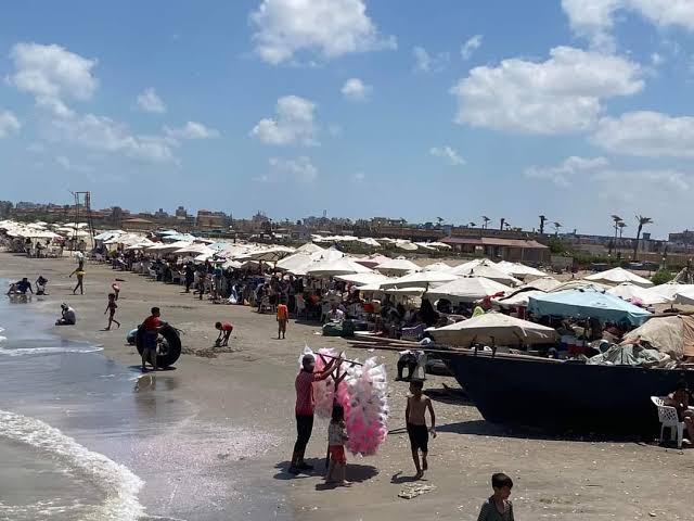 إقبال كبير على شواطىء وأسواق بورسعيد الحضارية خلال عطلة نهاية الأسبوع