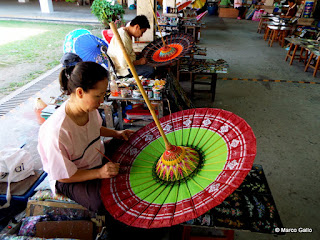 SOMBRILLAS DE BOR SANG, CHIANG MAI. TAILANDIA