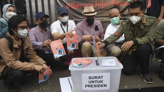 57 Pegawai KPK Surati Jokowi: Kenapa Bapak Belum Juga Tergerak?