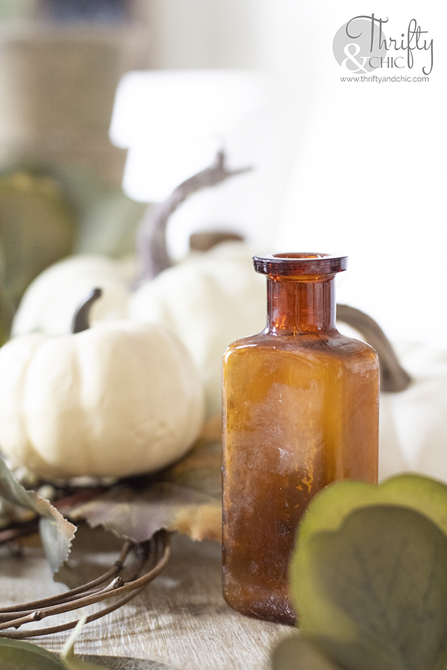 neutral fall tablescape decor, Fall dining room decor, fall table setting. Neutral fall centerpiece. Farmhouse fall dining room. Amber vase, amber bottles