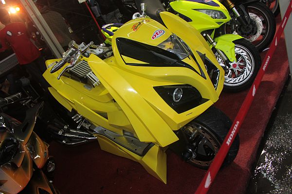 Honda PCX ala Bumblebee.jpg