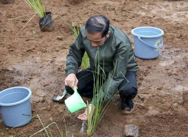 Jangan Salahkan Masyarakat, Justru Jokowi yang Kufur Nikmat Petumbuhan Ekonomi Mentok di Angka 5 Persen