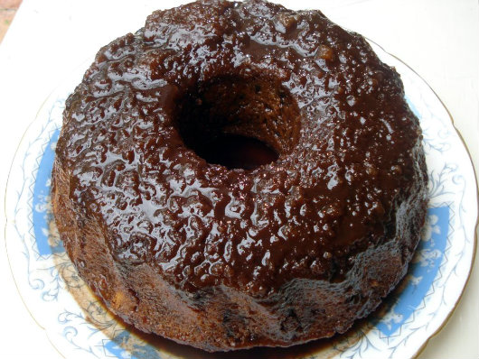 leave the bundt cake to cool down