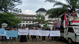 Korlap Aksi BEM Jawa Barat, Dede Robi : Stop KPK Berpolitik