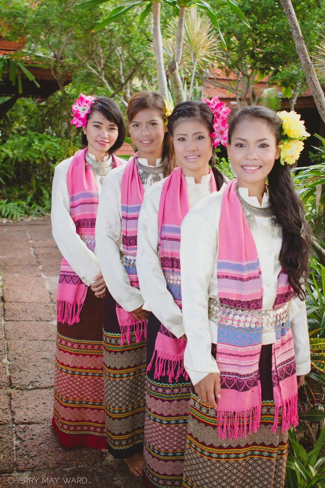 thai dancers, thai tradition, lovely thai, headpiece on dancers, thailand, koh samui