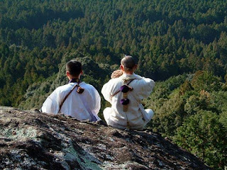 Ямабуси сидят в горах