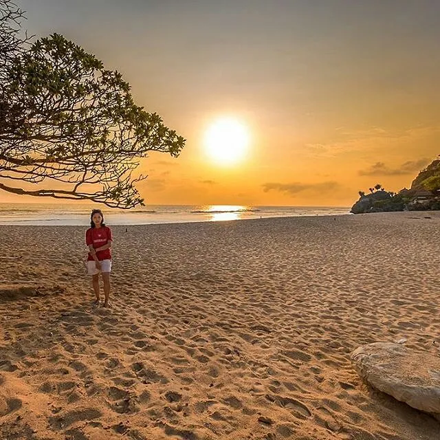 foto pemandangan pantai pok tunggal jogja