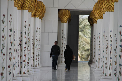 http://www.abudhabi-ofw.blogspot.com/2012/12/zayed-mosque.html