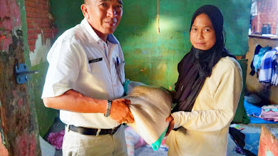 Keluarga Yofi Sandra Terima Bantuan Kebutuhan Pokok Dari Pemko Payakumbuh