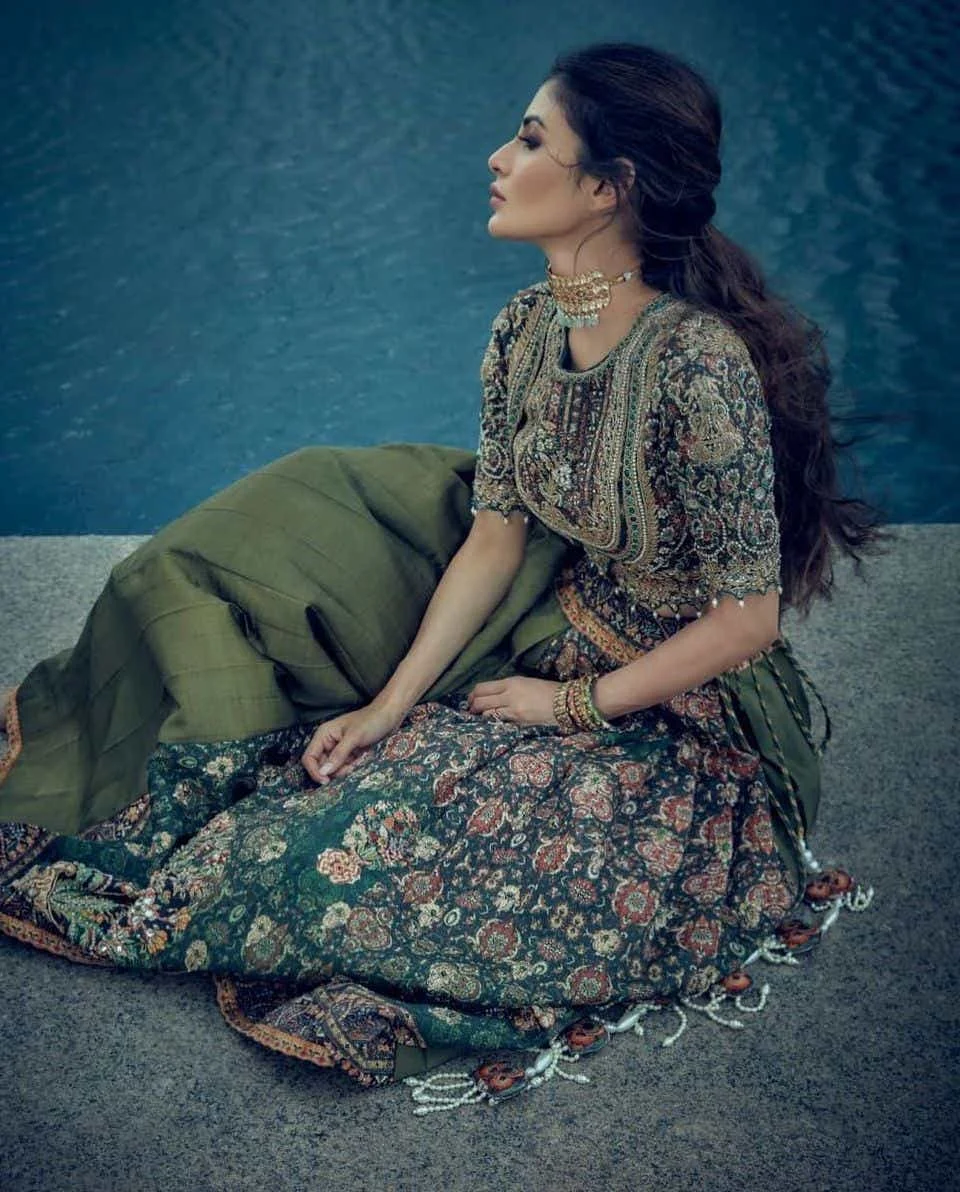 Mouni-Roy-new-photos-in-green-lehenga-in-2021