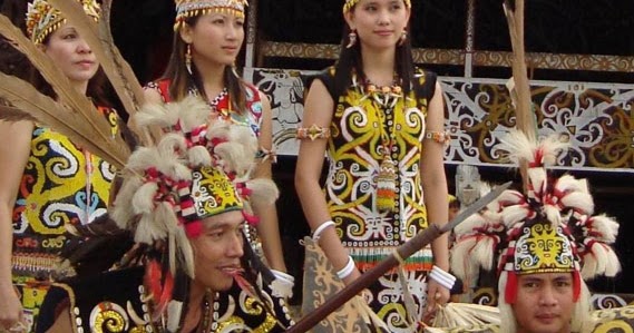 7 Pakaian Adat Kalimantan Timur - TradisiKita, Indonesia