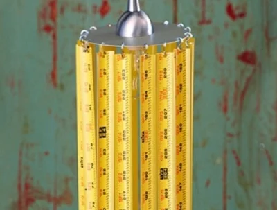 Lampu pendan terbuat dari pita pengukur/ meteran
