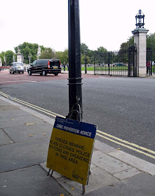 sign near buckingham palace