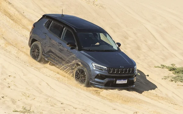 Jeep Compass 4xe de R$ 350 mil tem 200 unidades vendidas em 5 horas