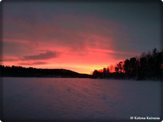 Aurinko laskee vaarojen taa