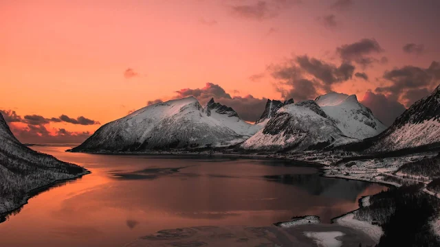 Ice Lake Landscape Wallpaper