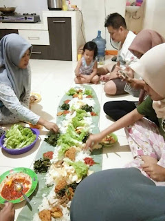 Charissa Suci Slavina lagi makan bareng