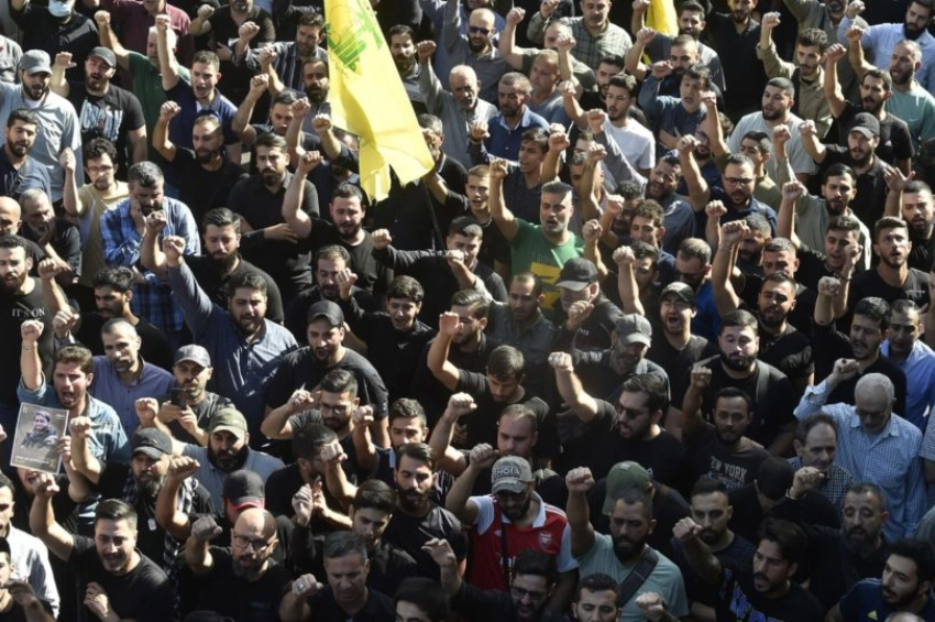 Tensões aumentam no Líbano após morte de miliciano do Hezbollah durante confronto com Israel na fronteira| Foto: EFE/EPA/WAEL HAMZEH