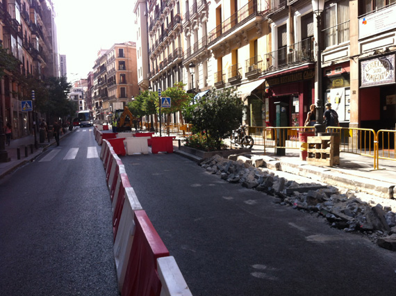 Obras de la vía ciclista en la calle Mayor