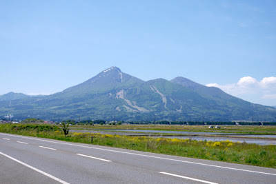 間近に迫る磐梯山