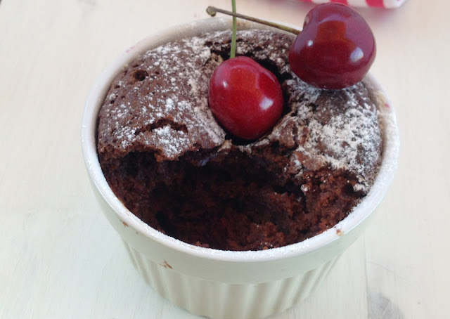 pastelitos-de-chocolate-y-cerezas, chocolate-cherry-cakes