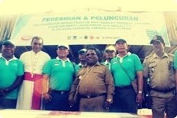 Eltinus Omaleng Resmikan Program Pemberdayaan Masyarakat oleh PTFI