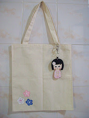 Ecobag com pingente de boneca