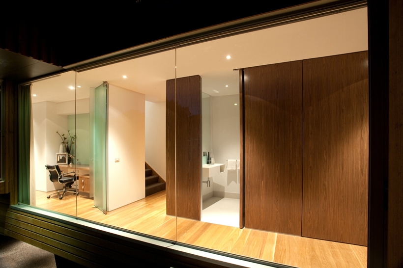 Glass wall on Kew House by Vibe Design Group