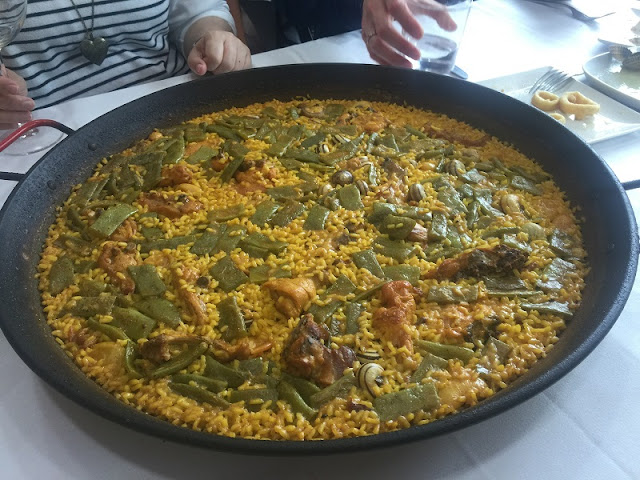 Paella valenciana de casa Cesar - el delfín