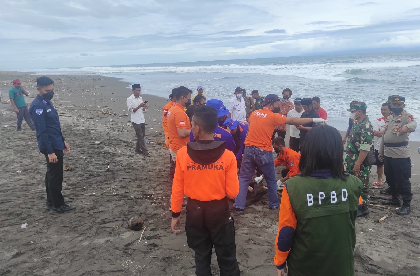 BREAKING NEWS! Mayat Pria Tanpa Identitas Ditemukan di Pantai Ambal, Kondisi Memprihatinkan