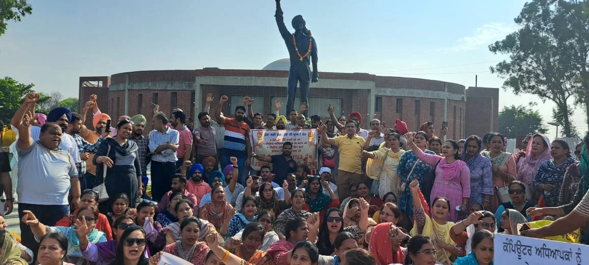 ਸ਼ਹੀਦ ਭਗਤ ਸਿੰਘ ਦੇ ਜਨਮ ਦਿਨ ਮੌਕੇ ਖਟਕੜ ਕਲਾਂ ਵਿੱਚ ਗੂੰਜੇ ਕੰਪਿਊਟਰ ਅਧਿਆਪਕਾਂ ਦੇ ਨਾਰੇ