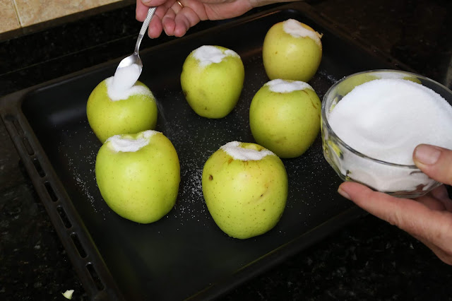 Preparación de manzanas asadas al horno