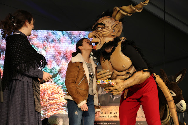 Entrega de premio del concurso de postales navideñas de ACE Barakaldo