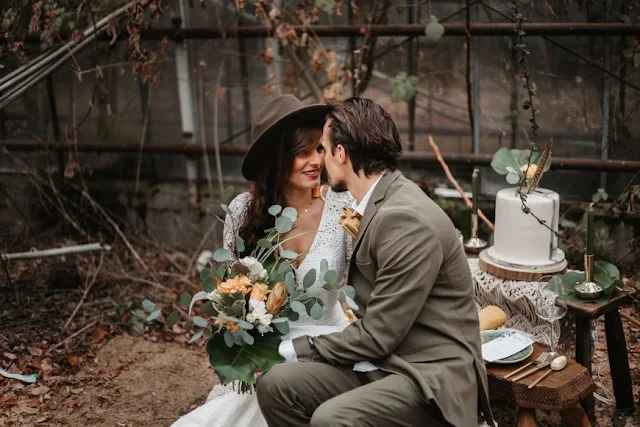 @isabel.pogscheba.photography GERMANY BOHO WEDDING INSPIRATION CAKE EARTHY