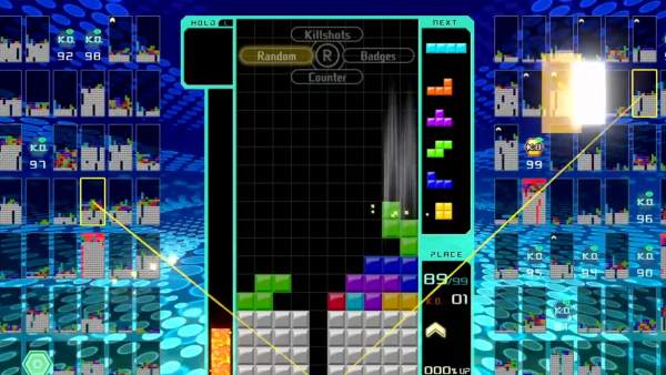 Pantalla de 'Tetris 99', con los rivales jugando en las minipantallas de los laterales de la principal